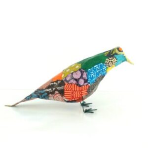 oiseau en papier mâché décorés de morceaux de papier népalais