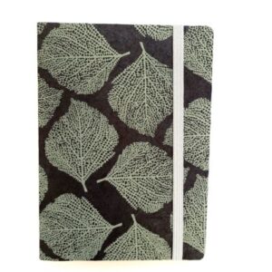 Carnet A6- Couverture papier népalais au motif de feuilles vert anglais sur fond noir