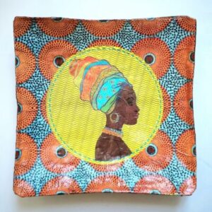 Coupelle carrée en papier mâché  – Décor profil de femme africaine sur fond wax