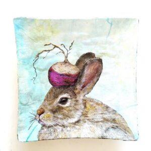 Coupelle décorative en papier mâché  – décor lapin avec navet