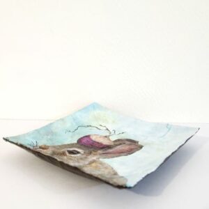 Coupelle décorative en papier mâché  – décor lapin avec navet