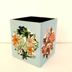 Grand pot à crayons  – Décor papier japonais fleurs sur fond bleu