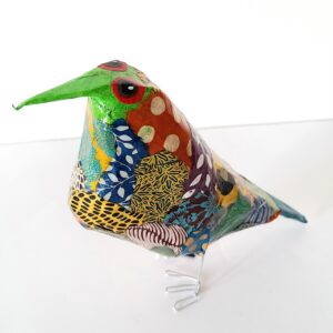 Oiseau en papier mâché et décoré en papier népalais (n°14)